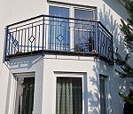 Barierki balkonowe stal nierdzewna x 1, Szyby balkonowe  x 8, Barierka balkonowa w kształcie trapezu