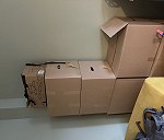 Boxes 31–50, Large box x 30, 2 fotele i stolik kawowy z wikliny x 1, Drewniana kuchnia dziecięca x 1