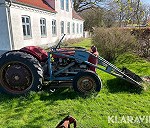 Traktorek z ładowaczem i przyczepka Dania