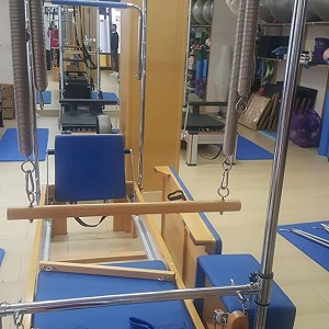 Maquina pilates de madera x 1, Largueros metalicos de maquina pilates x 1, Carro y mat maquina pilat