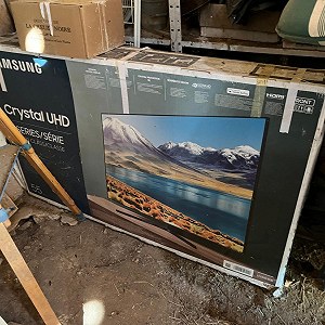 Large TV (40"+)