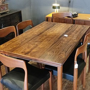 Table and chairs - courier to London