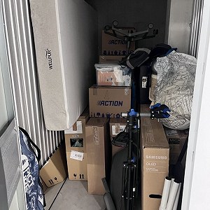 Boxes 21–30, Snowboard x 1, Bathroom mirror x 1, Office chair x 1, Foldable chairs x 2, Small desk x