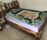 Łóżko drewniane i materac
