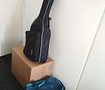 Paczka, torba podróżna, gitara