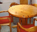 stół okragły_4 niskie krzesła