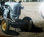 mały traktor, niecale  2 Tony wagi ,kola gumowe , opony , stary, zabytek , odrestaurowany ,sprawny