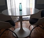 1 mesa 105 cm ø, 2 mesitas 2 sillas 2 espejos y 2 cajas