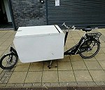Cargo bicycle with box