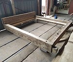 Łóżko z litego drewna w częściach 
