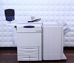 Fotocopiadora con módulo de acabado