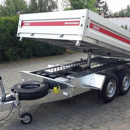 Two axle tipping trailer with one euro pallet
