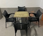 Table and 4 chairs x 1, Sombrilla de Jardín con su pie x 1
