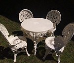 Okrągły stolik i 4 krzesła - tworzywo sztuczne